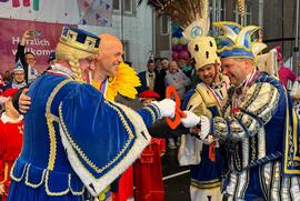 Jecken übernehmen das Rathaus: Traditionelle Schlüsselübergabe in Grevenbroich