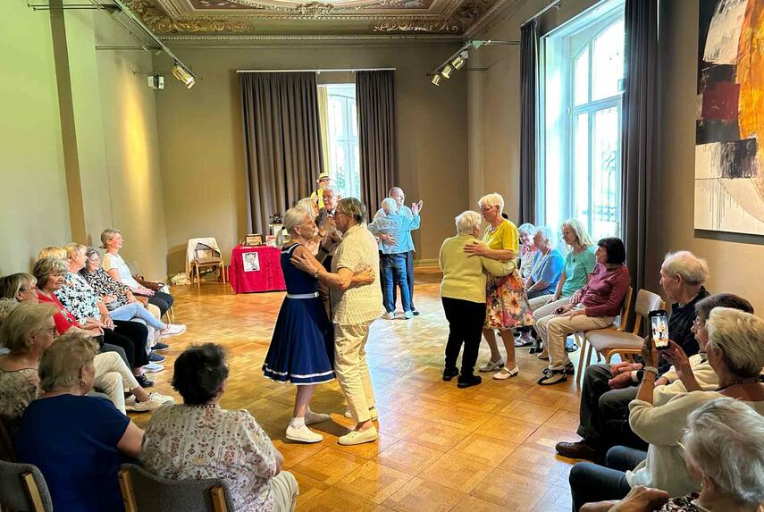 Tanz-Café im Museum