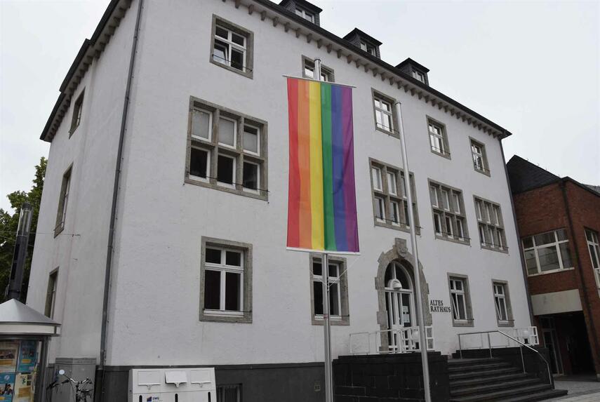 Stadt Grevenbroich hisst Regenbogenflagge