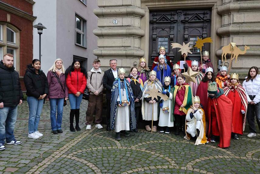 Landrat Hans-Jürgen Petrauschke empfängt Sternsinger im Ständehaus